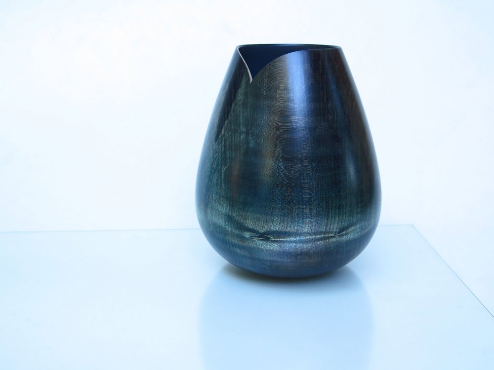 Vase blue green