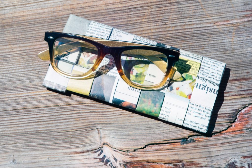 glasses case made of newspaper by Transformate