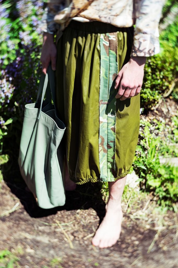 blouse by Eastlondon, camouflage trousers by Djofra, upcycling bag by Mookoo