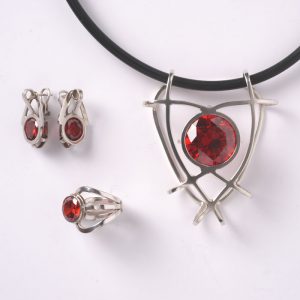 Ulrike Hofmann-Schüll Silber Goldschmiedin Messing Kupfer Eisen Schmuck